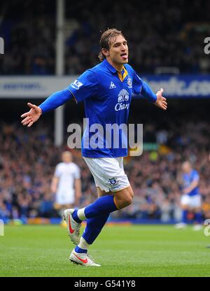 Fußball - Barclays Premier League - Everton gegen Fulham - Goodison Park. Evertons Nikica Jelavic feiert sein zweites Tor des Spiels Stockfoto