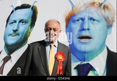 London Mayoral Kandidat Ken Livingstone beim Start in Süd-London eines Plakats, das seine Kampagne zum Bürgermeister von London heute unterstützt. Stockfoto