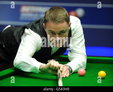 Schottlands Stephen Hendry bei den Snookerweltmeisterschaften Betfred.com im Crucible Theatre, Sheffield. Stockfoto