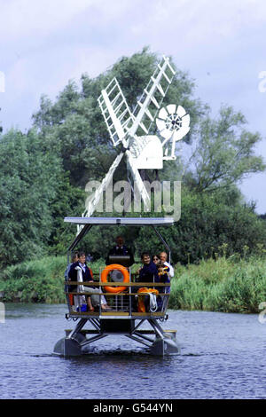 Norfolk Broads Solarboot Stockfoto