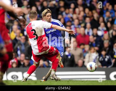 Fußball - Barclays Premier League - Chelsea gegen Queens Park Rangers - Stamford Bridge. Der Chelsea-Spieler Fernando Torres erzielt das fünfte Tor des Spiels seiner Seite und schließt seinen Hattrick ab Stockfoto