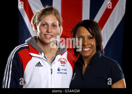 Dame Kelly Holmes mit der britischen Gemma Gibbons (l) Stockfoto