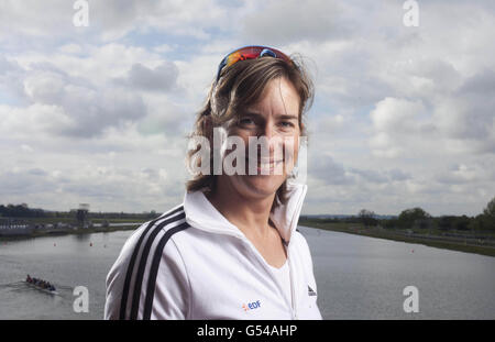 Die dreifache olympische Rudersilbermedaillengewinnerin, Weltmeisterin und hoffnungsvolle Katherine Grainger MBE aus London 2012 jubelten heute Teams aus fünf Schulen in East London, als sie bei der EDF Community Rowing Challenge im Eton College Rowing Centre, Dorney Lake, Rennen gingen. Stockfoto