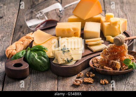 Verschiedene Arten von Käse Stockfoto