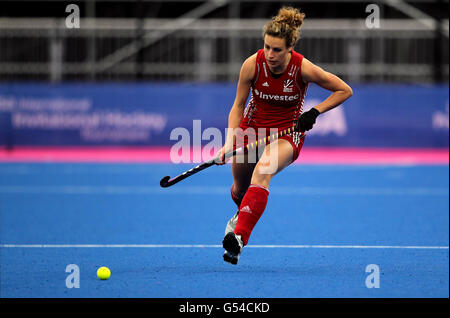 Großbritanniens Ashleigh Ball in Aktion während des Visa International Invitational Hockey Tournament in der Riverbank Arena, London. Stockfoto