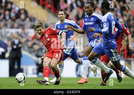 Fußball - FA Cup - Finale - Liverpool gegen Chelsea - Wembley Stadium. Steven Gerrard aus Liverpool im Kampf gegen Chelsea Stockfoto