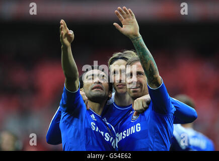 Fußball - FA Cup - Finale - Liverpool gegen Chelsea - Wembley Stadium. Chelsea's Jose Bosingwa, Fernando Torres und Raul Meireles (von links nach rechts) feiern beim Schlusspfiff Stockfoto