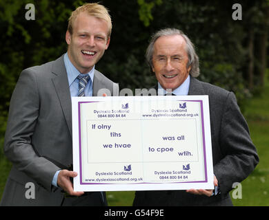 Sir Jackie Stewart und die Rangers und der schottische Fußballspieler Steven Naismith nach einer Medienkonferenz im Hotel du Vin in Glasgow, wo sie die Arbeit von Dyslexia Scotland förderten. Stockfoto