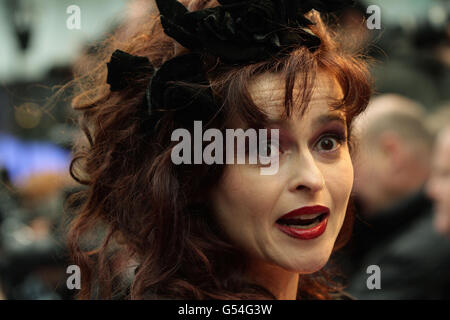 Britische Premiere von „Dark Shadows“ - London. Helena Bonham Carter bei der Filmpremiere von Dark Shadows UK auf dem Empire Leicester Square, London. Stockfoto