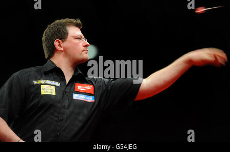 Darts - McCoys Premier League Darts - NIA. Der englische James Wade in Aktion Stockfoto