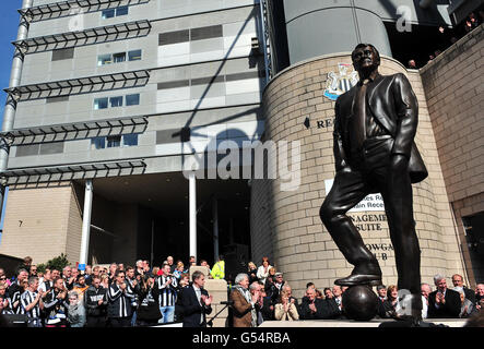 Fußball - Barclays Premier League - Newcastle United / Manchester City - Sports Direct Arena. Die Bobby Robson Statue in der Sports Direct Arena Stockfoto