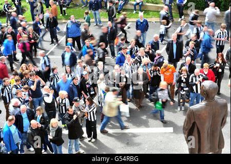 Fußball - Barclays Premier League - Newcastle United / Manchester City - Sports Direct Arena. Die Bobby Robson Statue in der Sports Direct Arena Stockfoto