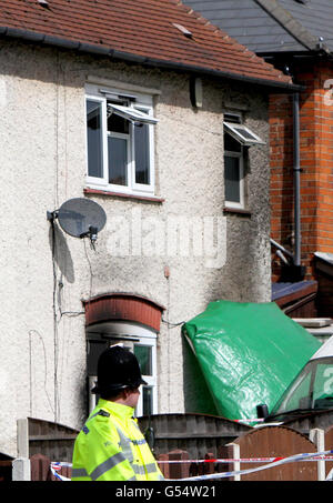 Hausbrand in Allenton. Eine allgemeine Ansicht der Szene in Allenton, Derby, nachdem fünf Kinder bei einem Hausbrand starben. Stockfoto