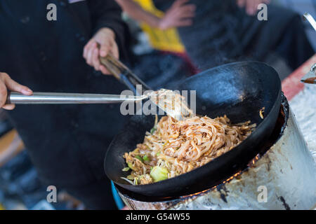 Cheff Kochen auf outdoor-street Food Festival. Stockfoto