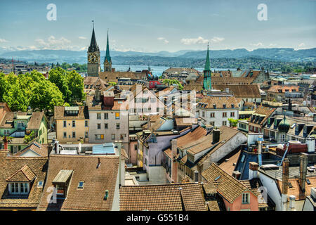 Juni 2016, urban Erfassung von Zürich, den Zürichsee und Kirchen Frauenmünster und St. Peter, HDR-Technik im Fokus Stockfoto