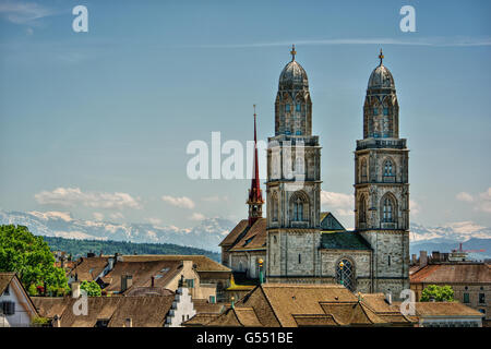 Konzentrieren Sie Juni 2016, urban Erfassung von Zürich, sich auf große Minster Cathedral, HDR-Technik Stockfoto