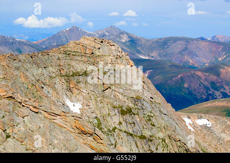 360-Grad-schöne Bergwelt vom Gipfel des Mount Evans auf einem wunderschönen Colorado Sommermorgen. Stockfoto