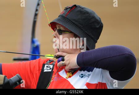 Bogenschießen - internationale Bogenturnier Para & Test-Event - Tag eins - Royal Artillery Barracks Stockfoto