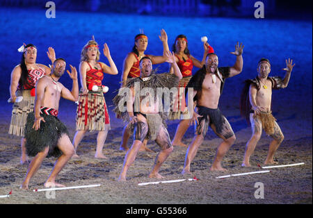 Maori-Tänzer aus Neuseeland treten beim Diamond Jubilee Pageant im Windsor Castle, Berkshire, auf. Stockfoto