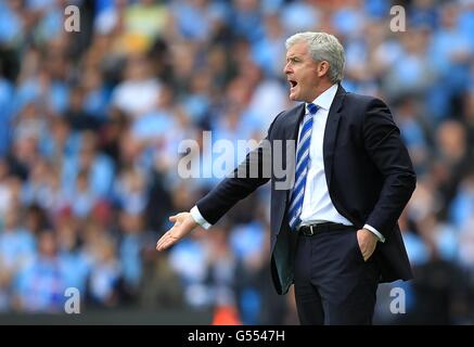 Fußball - Barclays Premier League - Manchester City / Queens Park Rangers - Etihad Stadium. Mark Hughes, Queens Park Rangers Manager Stockfoto