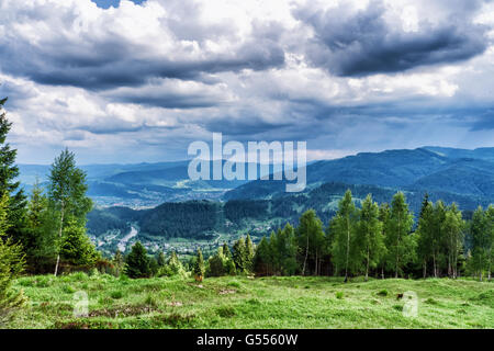 HDR-Ansichten während bergauf Makovytsya Ukraine Stockfoto