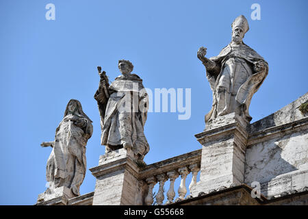 Statuen auf St.Peters Vatikanstadt Stockfoto