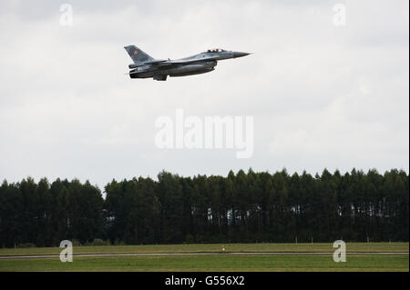 LASK, Polen. 26. September 2015. F16-Kampfjet der polnischen Luftwaffe © Marcin Rozpedowski/Alamy Stock Photo Stockfoto