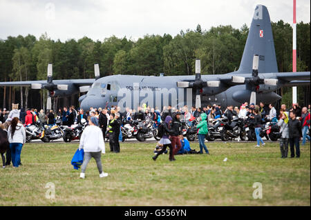 LASK, Polen. 26. September 2015. C-130 Hercules der polnischen Luftwaffe © Marcin Rozpedowski/Alamy Stock Foto Stockfoto