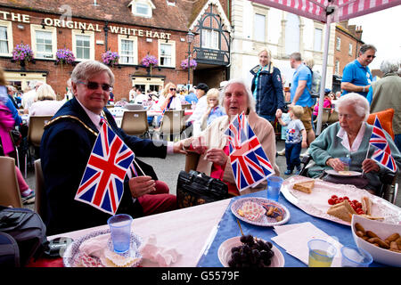 Straßenfest Feierlichkeiten zum 90. Geburtstag der Königin in Ringwood 2016 Stockfoto