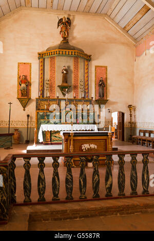 Kirche der Mission San Antonio de Padua, in der Nähe von Jolon, Fort Hunter Liggett militärische Reservierung, Monterey County, CA, USA Stockfoto