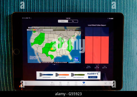 The Weather Channel, wie auf einem iPad Air Display gesehen. Zeigen Pollen und Grippe Bereiche der Vereinigten Staaten. Stockfoto