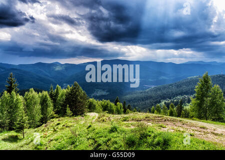 HDR-Ansichten während bergauf Makovytsya Ukraine Stockfoto