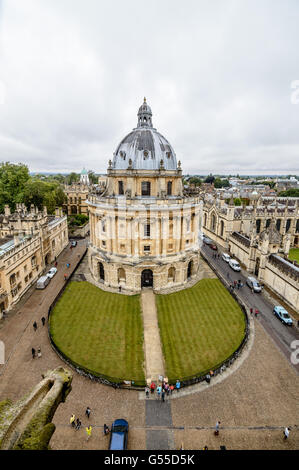 Erhöhte Ansicht des Radcliffe Camera in Oxford ein bewölkter Tag. Blick vom Universitätskirche. Es ist ein Gebäude von Oxford Universität Stockfoto