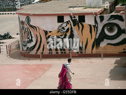 Das Bild der Malerei wurde in Sawai Madhopur Railwau Station, Indien aufgenommen. Stockfoto