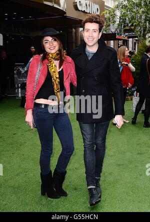 Nick Grimshaw und Lois Winstone kommen zur UK-Premiere von Snow White and the Huntsman im Empire und Odeon Cinemas am Leicester Square in London Stockfoto