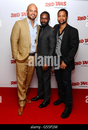 (Links - rechts) Regisseur Anthony Hemingway, David Oyelowo und Cuba Gooding Jnr bei der Gala-Vorführung von Red Tails im Mayfair Hotel, London. Stockfoto