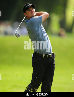 Der englische Justin Rose spielt in seiner ersten Runde einen Schuss In Wentworth Stockfoto