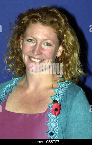 TV-Promi-Gärtner Charlie Dimmock im London Hilton Hotel in Park Lane, London, für die People of the Year 2000 Preisverleihung. Stockfoto