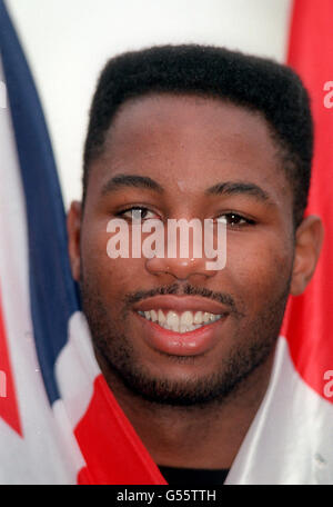 Der in Großbritannien lebende kanadische Schwergewichtsboxer Lennox Lewis wurde 1990 gegründet. Stockfoto