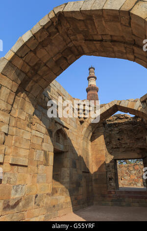 Qutb Minar Minarett und Qutb-Komplex, Delhi, Indien Stockfoto