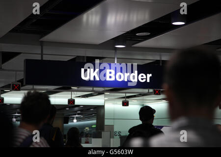 UK-Grenzkontrollen am Heathrow Terminal 3 Stockfoto