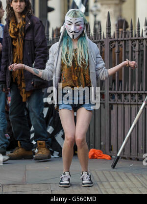 Occupy-Demonstranten tanzen in der Nähe der Bank of England, im Zentrum von London. Stockfoto