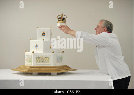 Diamant-Jubiläum-Kuchen Stockfoto