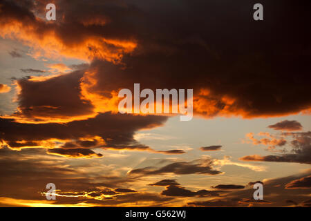 Sonnenuntergang und Wolken, Island Stockfoto