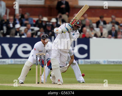 Cricket - 2012 Investec Test Series - England gegen West Indies - erster Test - erster Tag - Lord's Cricket Ground. West Indies Shivnarine Chanderpaul hat während des Investec International Test Match am Lords Cricket Ground, London, geschlagen. Stockfoto