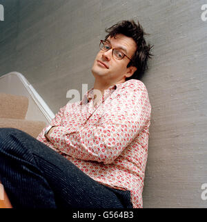 Marcus Brigstocke, englischer Komiker, Schauspieler und Satiriker fotografiert in seinem Londoner Haus, London, England, Vereinigtes Königreich. Stockfoto