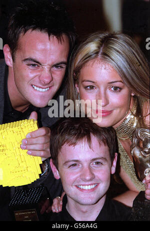 SMTV-Moderatoren Anthony McPartlin, Declan Donnelly und Cat Deeley bei den British Academy Children's Film and Television Awards in der Londoner Park Lane. Stockfoto