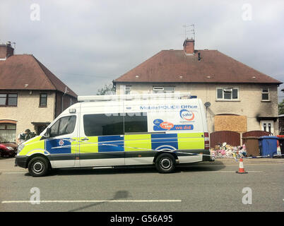 Gesamtansicht der Szene in Allenton, Derby, wo sechs Kinder bei einem Brandanschlag getötet wurden. Ein Mann und eine Frau wurden von Detektiven, die ihren Tod untersuchten, verhaftet, teilte die Polizei von Derbyshire mit. Stockfoto