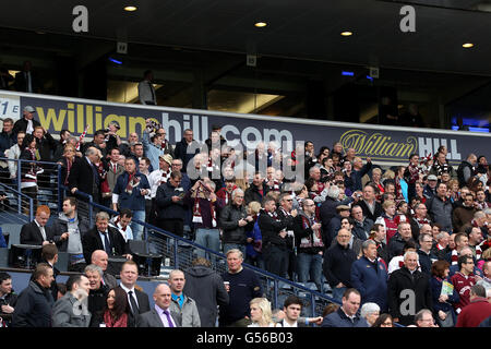 Fußball - William Hill Scottish Cup Finale - Hibernian V Heart of Midlothian - Hampden Park. Herz der Midlothian-Fans auf den Tribünen vor dem William Hill Scottish Cup Finale im Hampden Park, Glasgow. Stockfoto