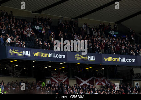 Herz der Midlothian-Fans auf den Tribünen vor dem William Hill Scottish Cup Finale im Hampden Park, Glasgow. Stockfoto